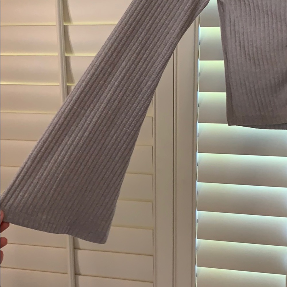 Cropped Ribbed Top - Picture 3 of 3